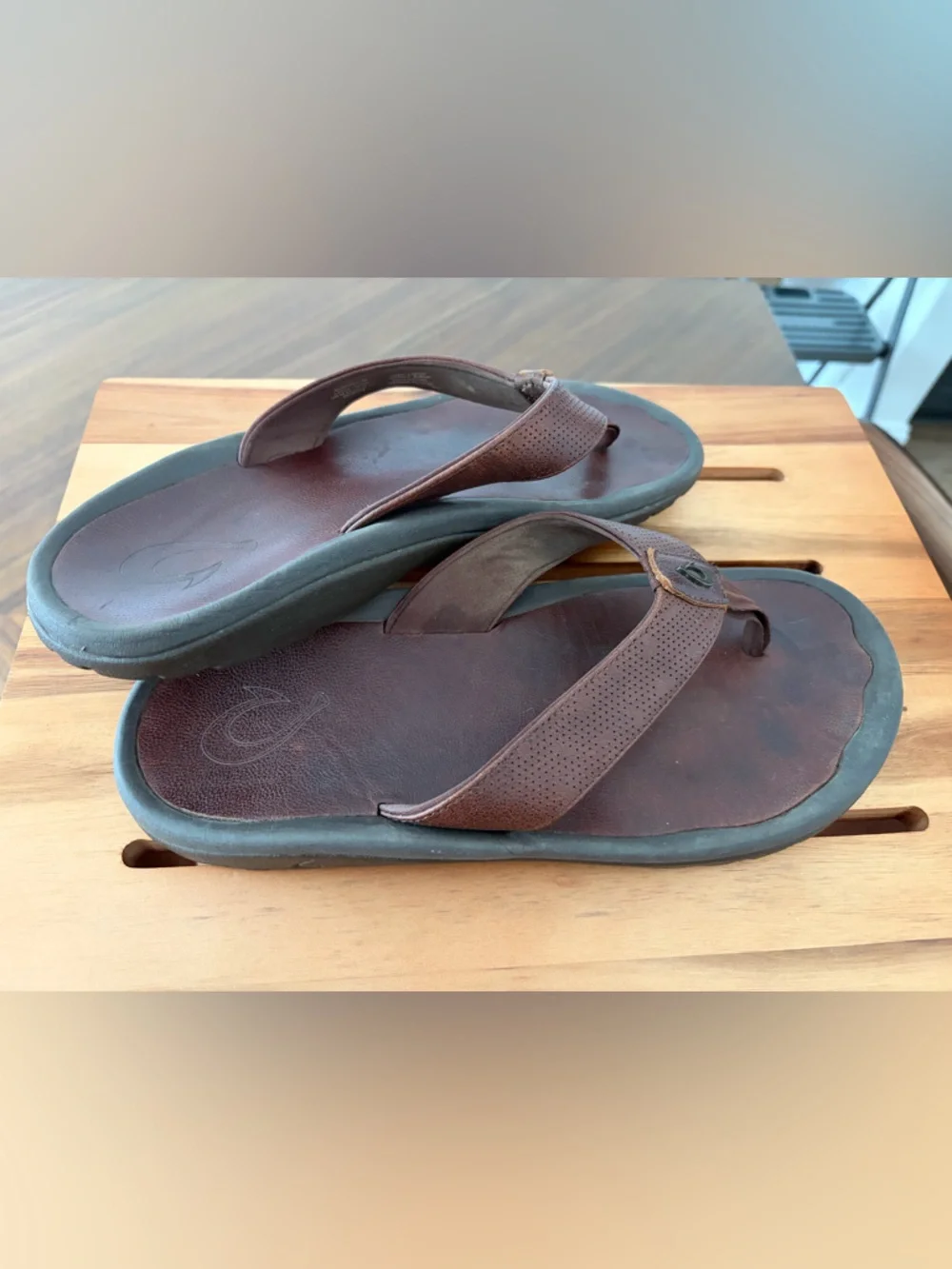 Olukai Leather Flip Flops Mens 10 Brown Comfort Thong Sandals 10293-SKSK